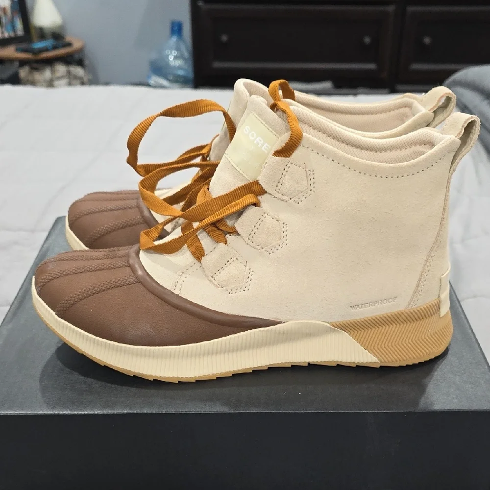 Sorel Cream and Brown Sneakers with Leather Laces - Picture 2 of 4